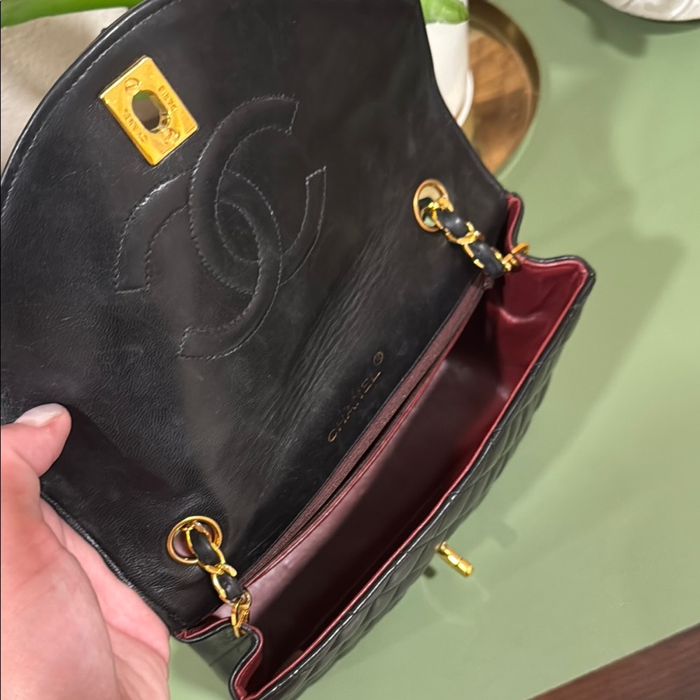 Black and Gold Quilted Shoulder Bag with Chain Strap - Picture 11 of 13
